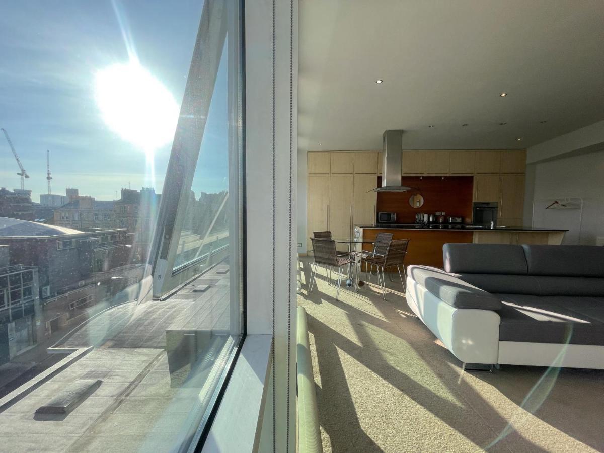 City Centre 2-Bed Apartment Parking Jacuzzi Bath Glasgow Dış mekan fotoğraf